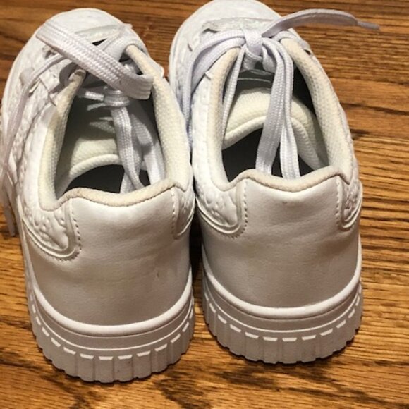 Forever 21 Hello Kitty Sanrio White Sneakers Tennis Shoes Women US 8 - Picture 4 of 6